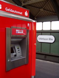 atm-geldautomat-schoenhauser-allee-station